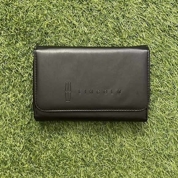 2021 Lincoln Aviator Owners Manual (Reserve, Grand Touring, Black Label, Sport) - Picture 10 of 12